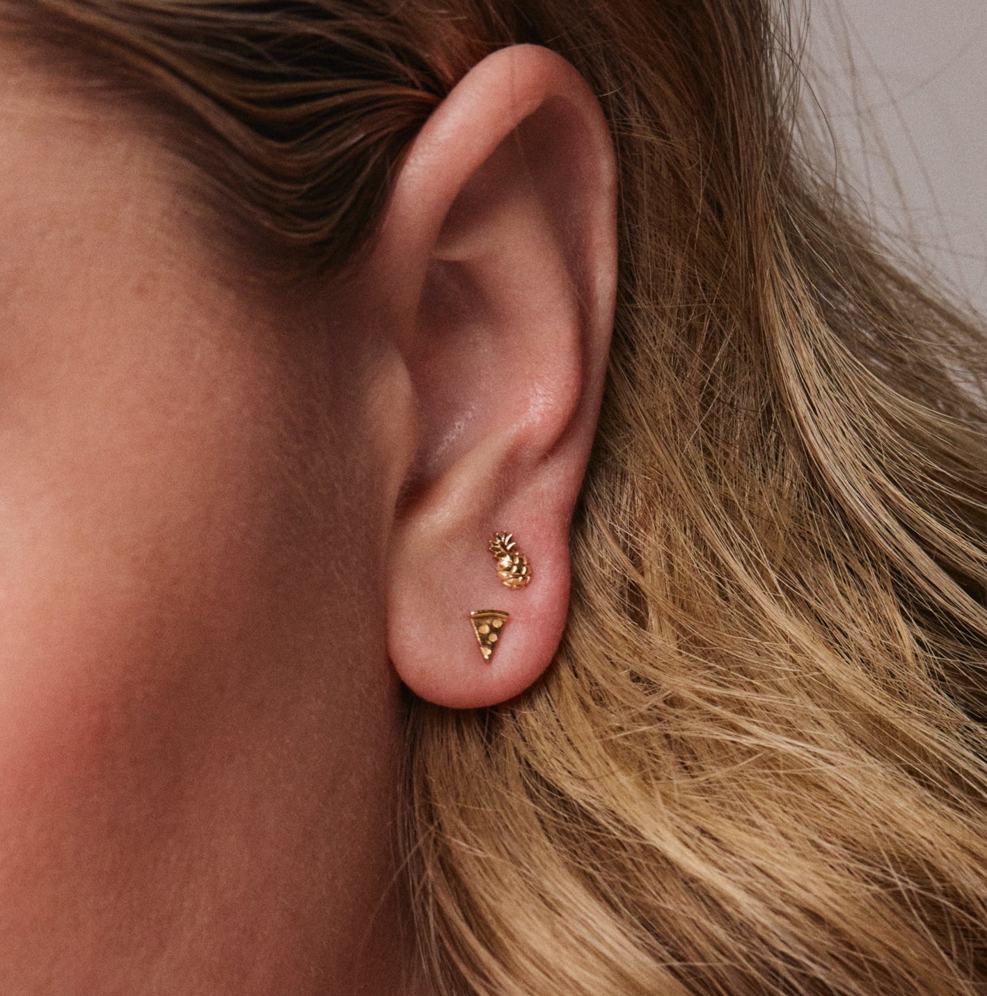 14K Yellow Gold Pizza Stud